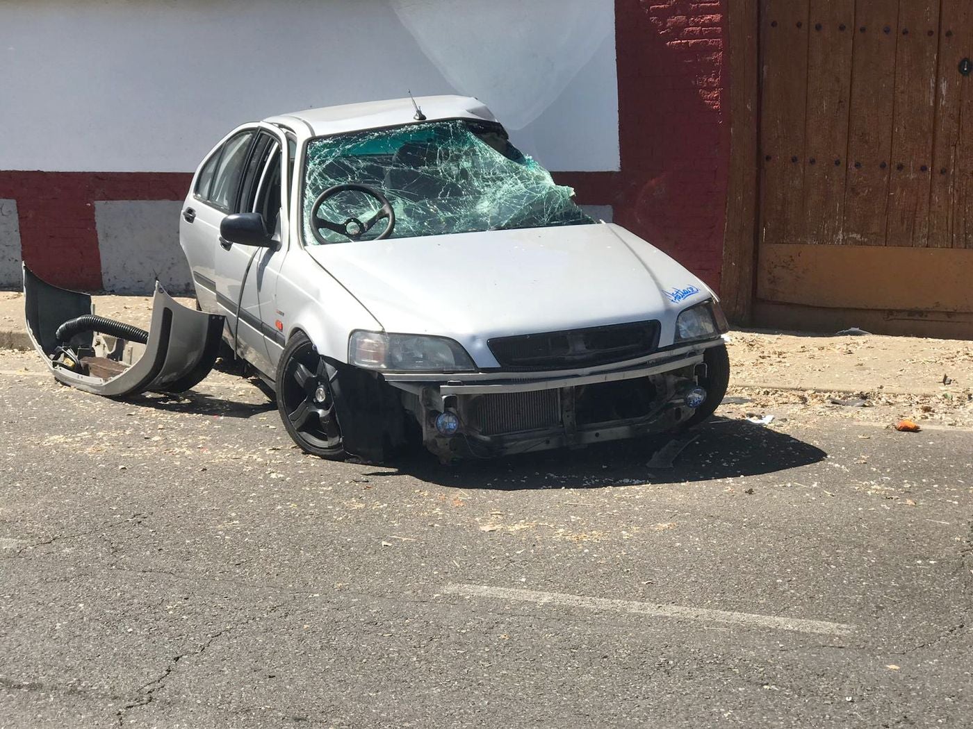 Equipos de Bomberos han tenido que actuar en el lugar | El accidente ha tenido lugar en la Avenida Paso de Villabalter