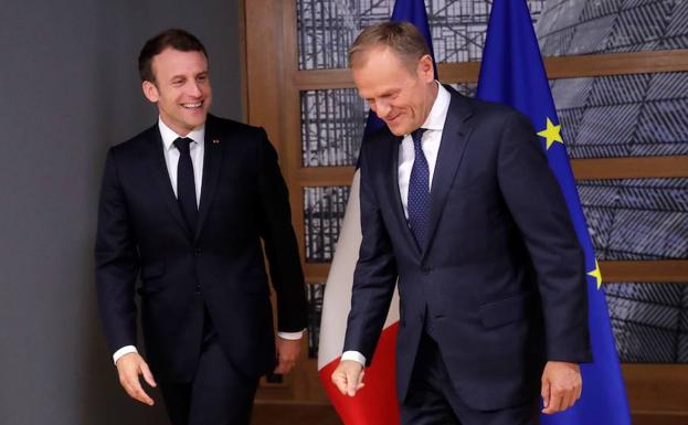 El presidente del Consejo Europeo, Donald Tusk, recibió en Bruselas al mandatario francés, Emmanuel Macron.