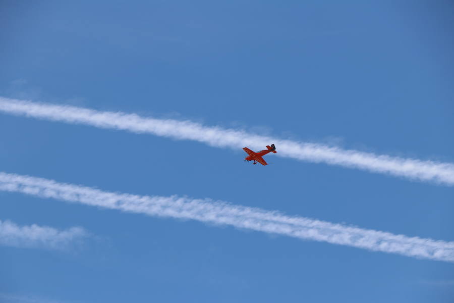 Fotos: Exhibición de vuelo acrobático en Los Oteros