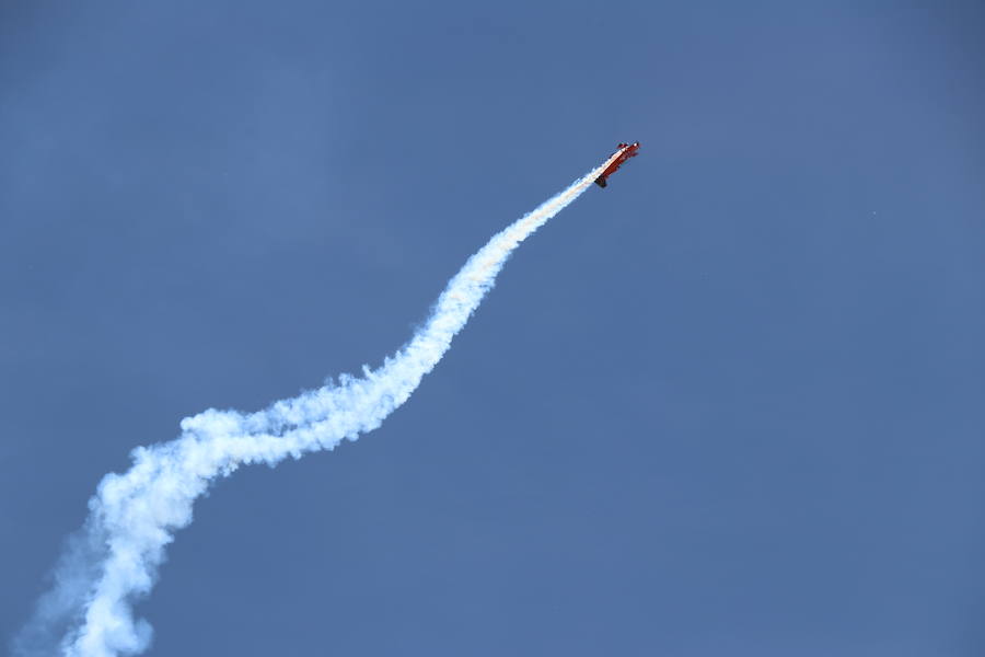 Fotos: Exhibición de vuelo acrobático en Los Oteros