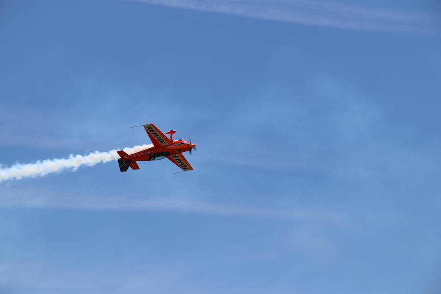 Fotos: Exhibición de vuelo acrobático en Los Oteros