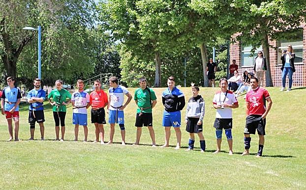 Imagen principal - Un corro de lucha en el Campus de Vegazana clausura la Semana de la Lucha Leonesa