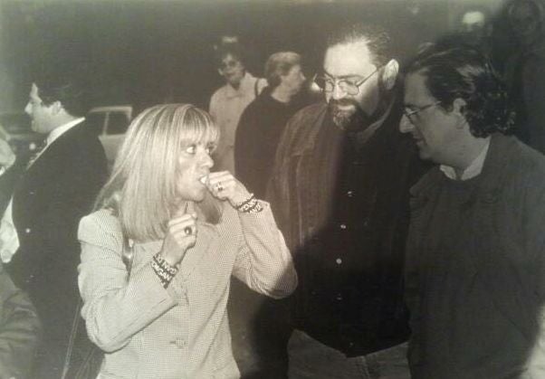 Julio en el centro entre Isabel Carrasco y Luis Aznar. 