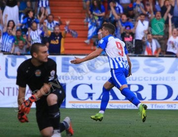 Fotos: Partido entre la Ponferradina y el Cornellá