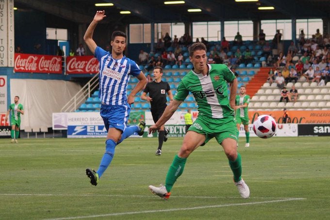 Fotos: Partido entre la Ponferradina y el Cornellá