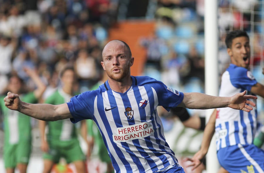 Fotos: Las imágenes del Ponferradina 2-0 Cornellá