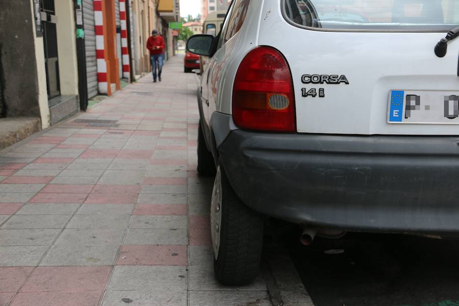 Fotos: Cartagena, la calle de León donde debes aparcar sobre la acera