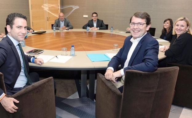 Imagen de la reunión mantenida en la sede de las Cortes de Castilla y León.