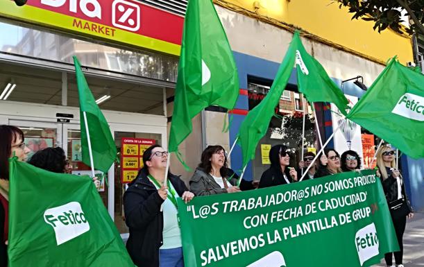 Protesta de trabajadoras de supermercados DIA en Ponferrada.