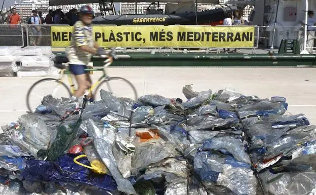 Bolsas de plástico en el Puerto de Valencia.