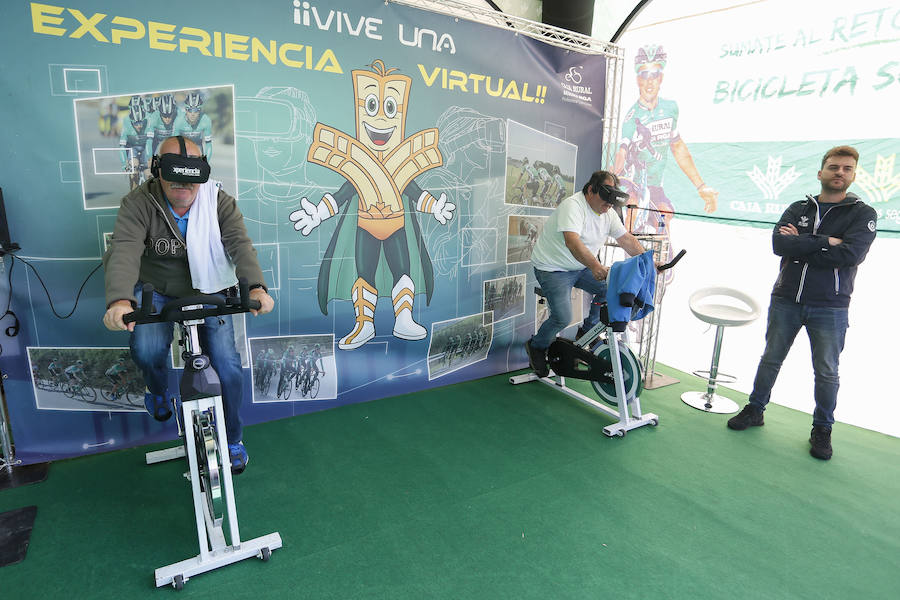 Fotos: Bicicleta solidaria de Caja Rural a favor del Banco de Alimentos de León