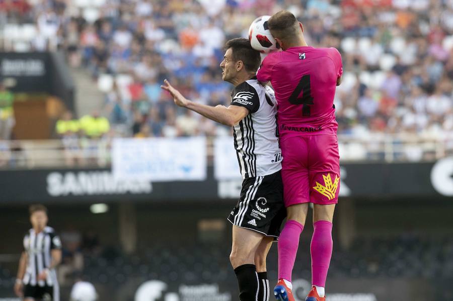 Imágenes del partido de ida de la segunda ronda de la fase de ascenso entre el FC Cartagena y la SD Ponferradina disputado en el estadio de Cartagonova, con resultado de 1-2 para la Ponferradina