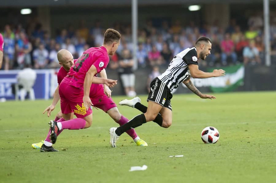 Imágenes del partido de ida de la segunda ronda de la fase de ascenso entre el FC Cartagena y la SD Ponferradina disputado en el estadio de Cartagonova, con resultado de 1-2 para la Ponferradina