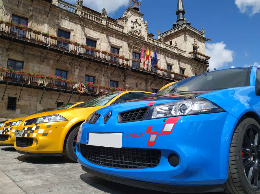 El club Amigos del Rombo, con colaboración del concesionario Renault Leomovil, organizó el pasado domingo la IV Concentración Renault Ciudad de León