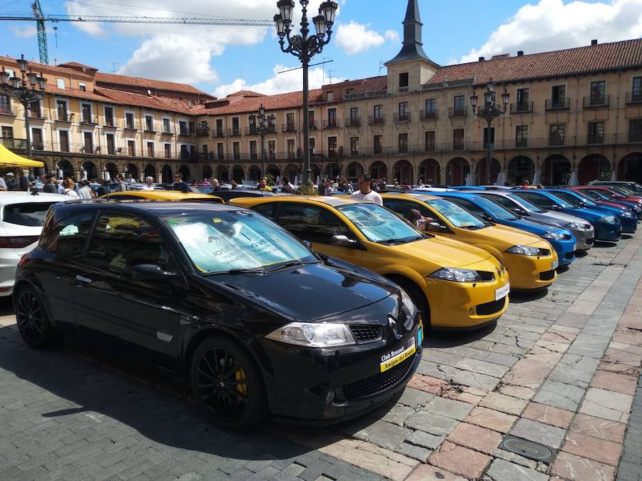 El club Amigos del Rombo, con colaboración del concesionario Renault Leomovil, organizó el pasado domingo la IV Concentración Renault Ciudad de León