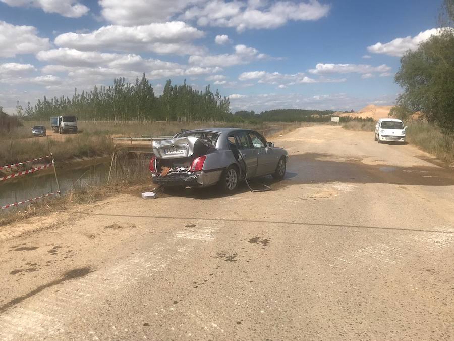Buzos de Bomberos León, Guardia Civil y servicios de Emergencias Sacyl con un helicóptero medicalizado han acudido al lugar del suceso | Los servicios de Emergencias solo han podido certificar el fallecimiento