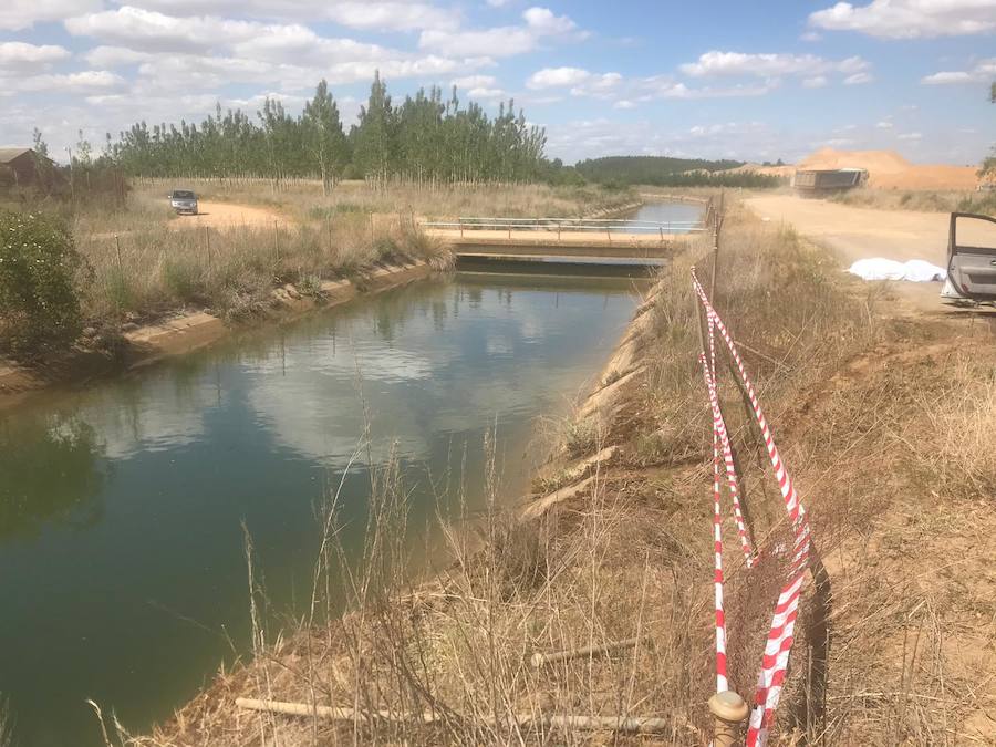 Buzos de Bomberos León, Guardia Civil y servicios de Emergencias Sacyl con un helicóptero medicalizado han acudido al lugar del suceso | Los servicios de Emergencias solo han podido certificar el fallecimiento