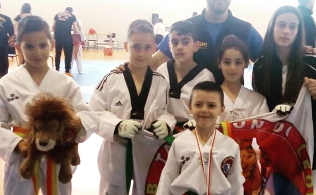 Cinco medallas para el Club Taekwondo León en el Autonómico