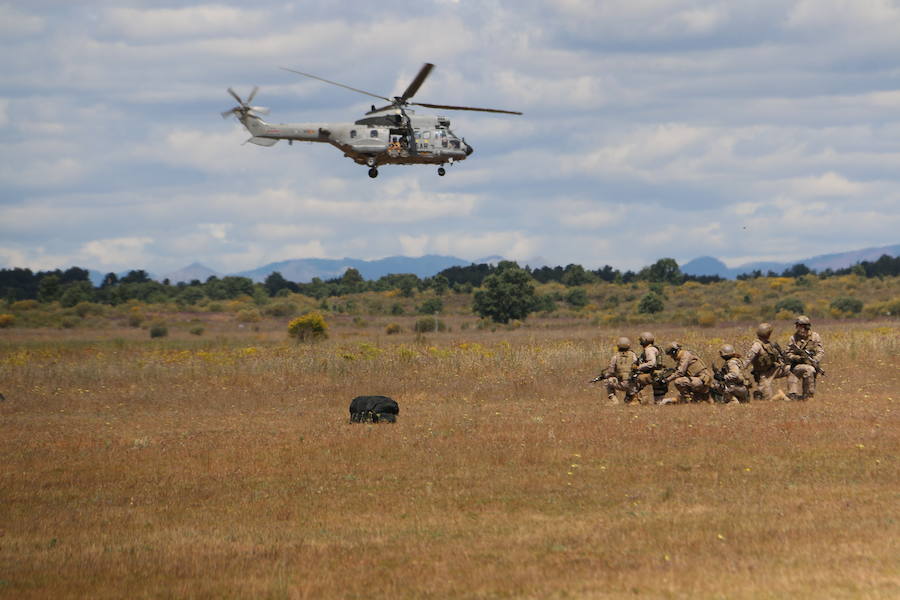 Fotos: Ejército militar en el Aeródromo de León