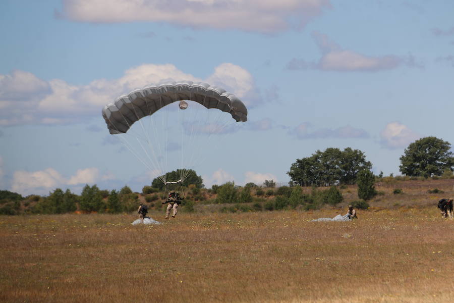 Fotos: Ejército militar en el Aeródromo de León