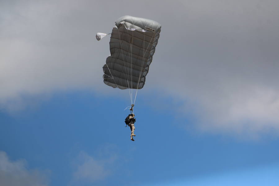 Fotos: Ejército militar en el Aeródromo de León