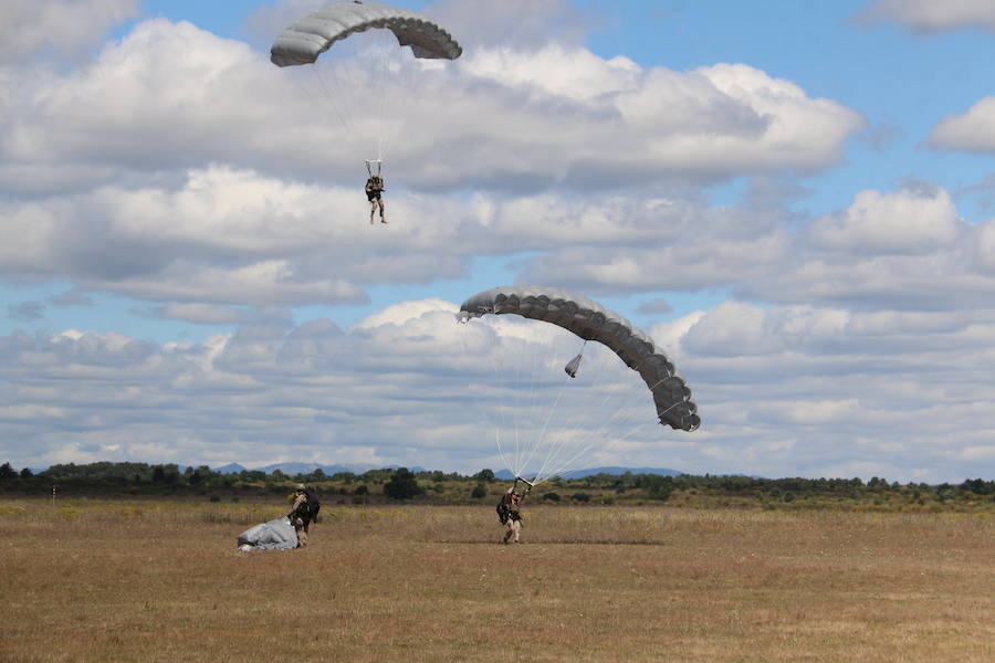 Fotos: Ejército militar en el Aeródromo de León