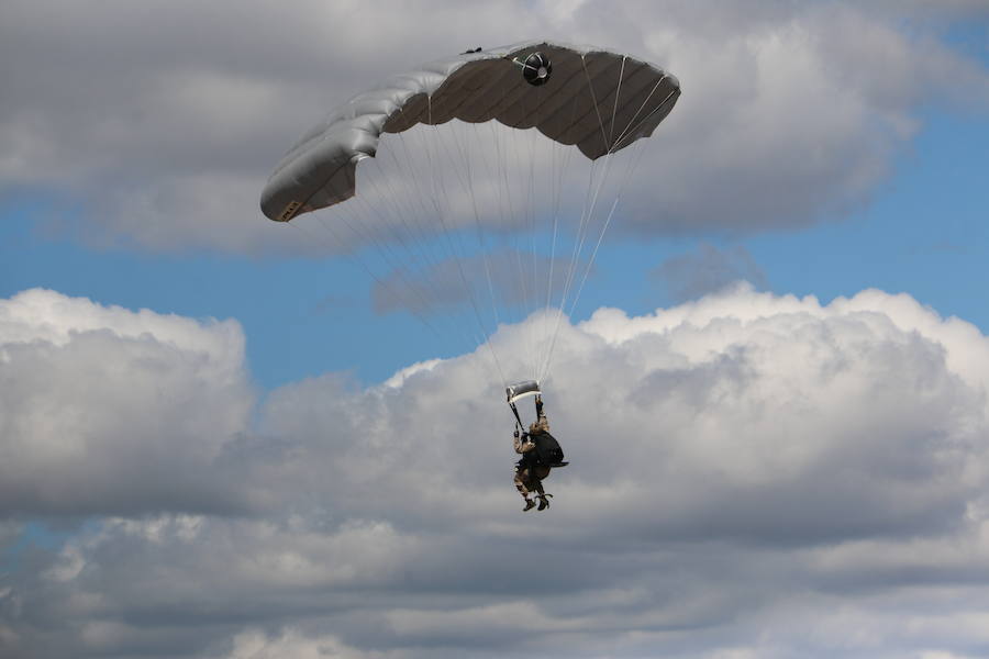 Fotos: Ejército militar en el Aeródromo de León