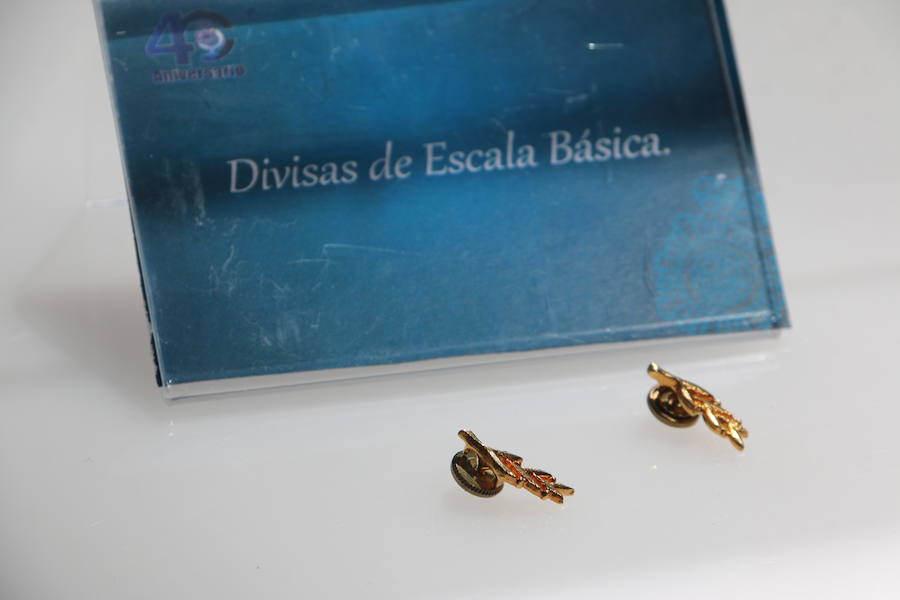 El Palacio de los Guzmanes, sede de la Diputación de León, acoge desde hoy, viernes 14 de junio, hasta el domingo 23 de junio, la exposición «40 aniversario de la mujer en la Policía Nacional», un homenaje a todas la mujeres que han sido, son y serán Policías Nacionales, con un especial recuerdo para dos agentes leonesas Silvia Nogaledo García y Aurora Rodríguez García, que perdieron la vida en su periodo de prácticas en Barcelona el 5 de octubre de 2004.