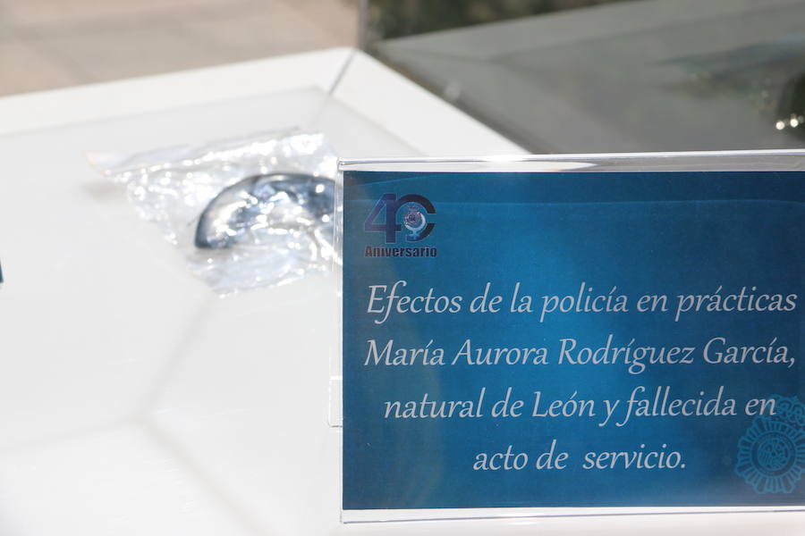 El Palacio de los Guzmanes, sede de la Diputación de León, acoge desde hoy, viernes 14 de junio, hasta el domingo 23 de junio, la exposición «40 aniversario de la mujer en la Policía Nacional», un homenaje a todas la mujeres que han sido, son y serán Policías Nacionales, con un especial recuerdo para dos agentes leonesas Silvia Nogaledo García y Aurora Rodríguez García, que perdieron la vida en su periodo de prácticas en Barcelona el 5 de octubre de 2004.
