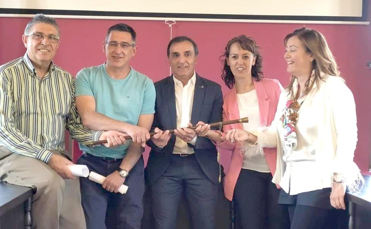 El alcalde de Matallana, junto a sus ediles.