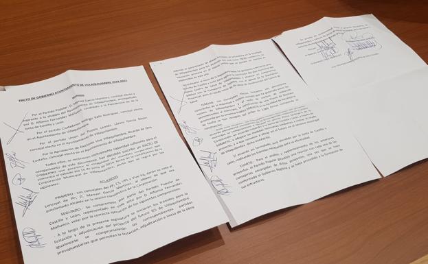 Pacto firmado entre el Partido Popular y los concejales de UPL y el resto de formaciones.