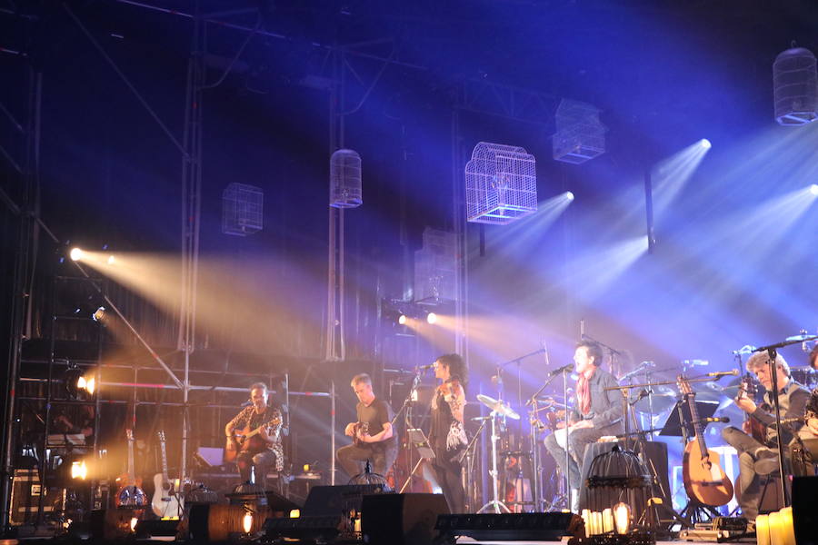 Fotos: Manolo García enamora a León con un acustico