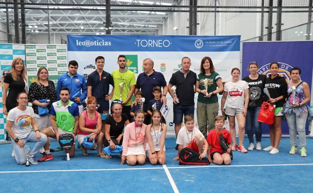 Foto de familia de la entrega de premios.