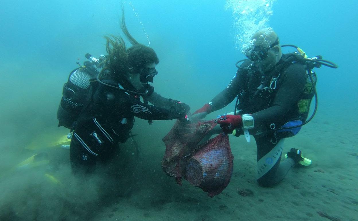 Imagen de los trabajos en el fondo del mar.