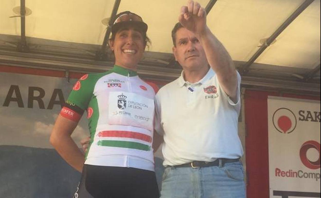 Ziortza Isasi, con el maillot de líder del Trofeo Euskaldun.