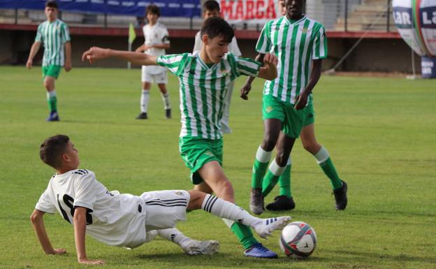 Lance del partido en el Área Deportiva de Puente Castro.