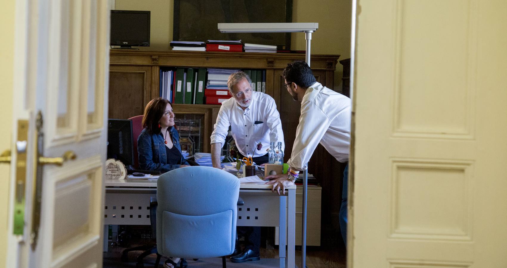 María Sánchez, Manuel Saravia y Alberto Bustos antes de la reunión con Óscar Puente.