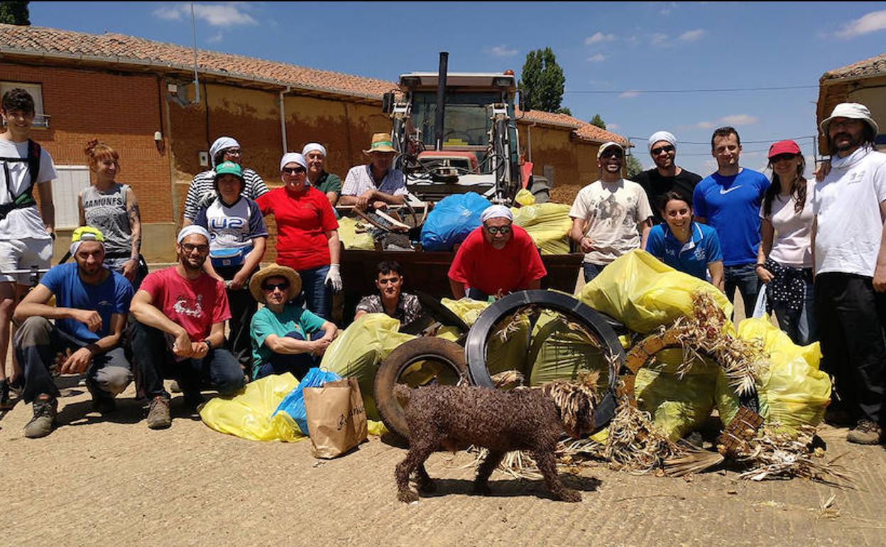 Recogida de basura en Alcuetas.