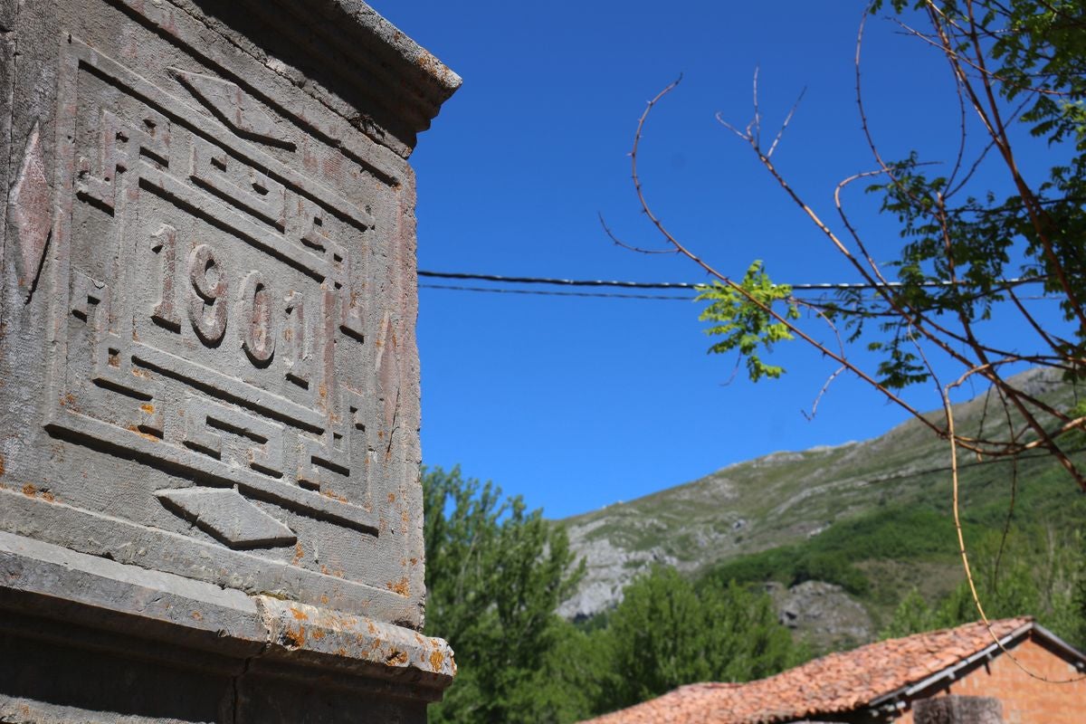 Este enclave declarado en el año 2005 reserva de la biosfera se sitúa en el norte de la provincia de León, limitando con Asturias. Cuenta con tres municipios Cármenes, Vegacervera, y Lugueros,