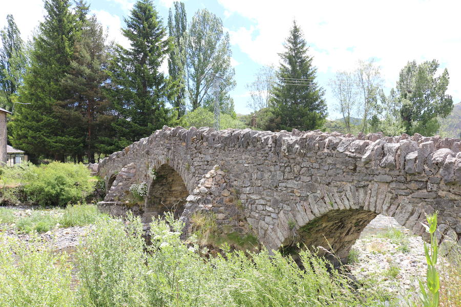 Este enclave declarado en el año 2005 reserva de la biosfera se sitúa en el norte de la provincia de León, limitando con Asturias. Cuenta con tres municipios Cármenes, Vegacervera, y Lugueros,