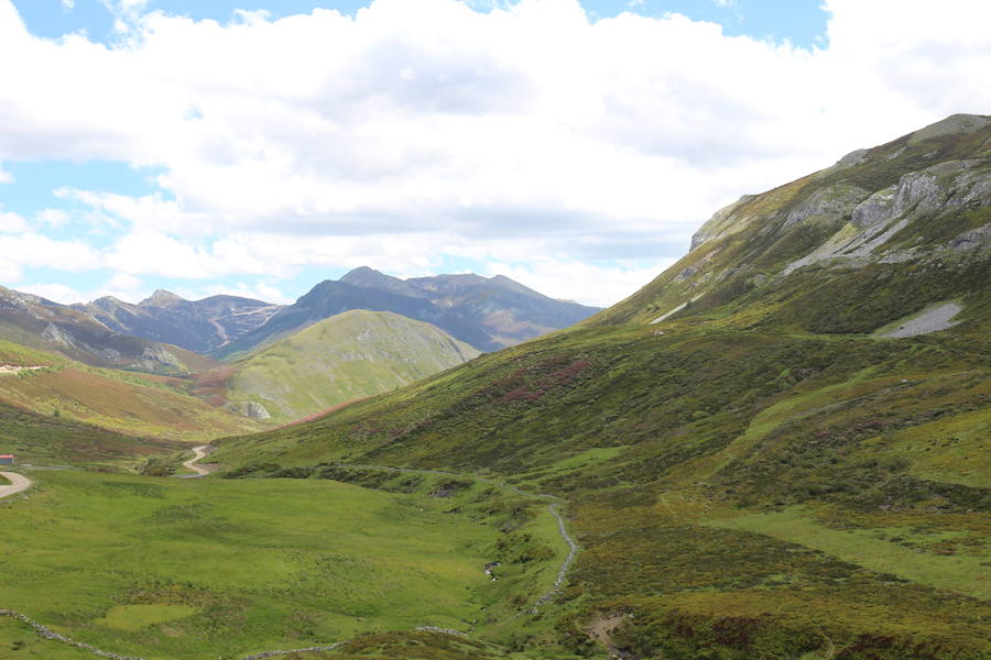 Este enclave declarado en el año 2005 reserva de la biosfera se sitúa en el norte de la provincia de León, limitando con Asturias. Cuenta con tres municipios Cármenes, Vegacervera, y Lugueros,