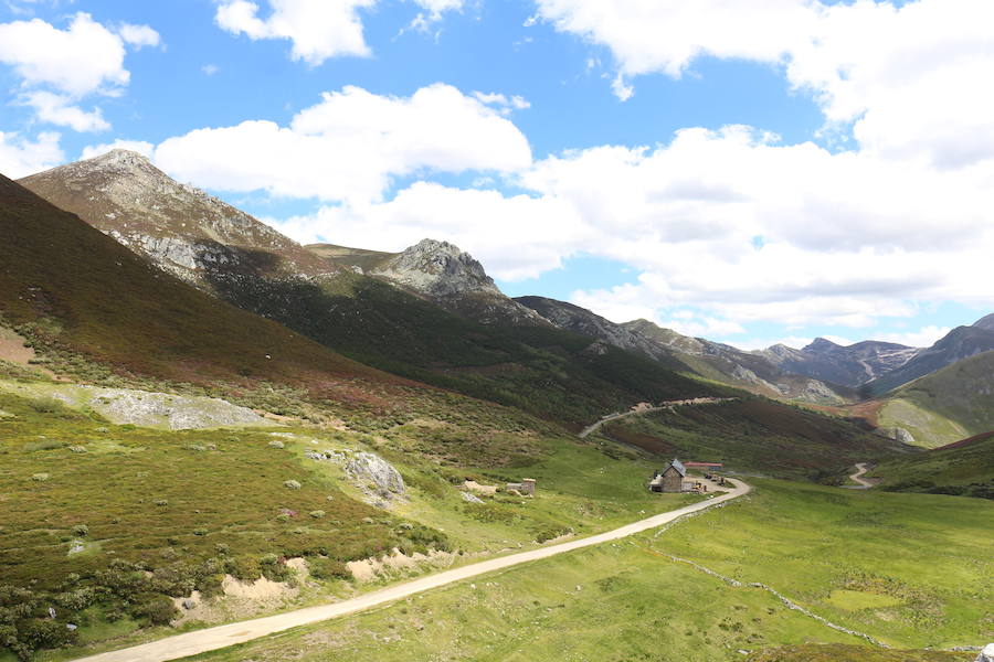 Este enclave declarado en el año 2005 reserva de la biosfera se sitúa en el norte de la provincia de León, limitando con Asturias. Cuenta con tres municipios Cármenes, Vegacervera, y Lugueros,