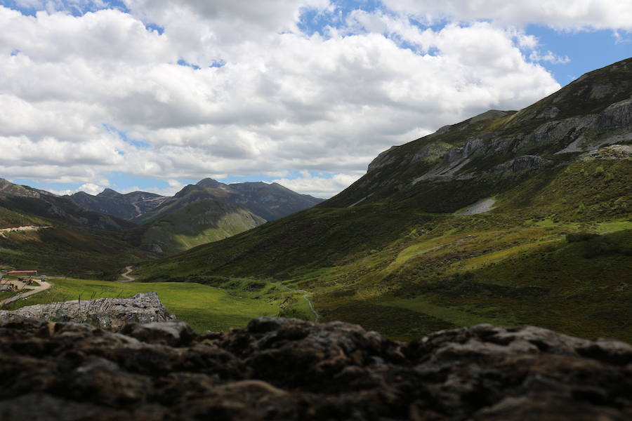 Este enclave declarado en el año 2005 reserva de la biosfera se sitúa en el norte de la provincia de León, limitando con Asturias. Cuenta con tres municipios Cármenes, Vegacervera, y Lugueros,