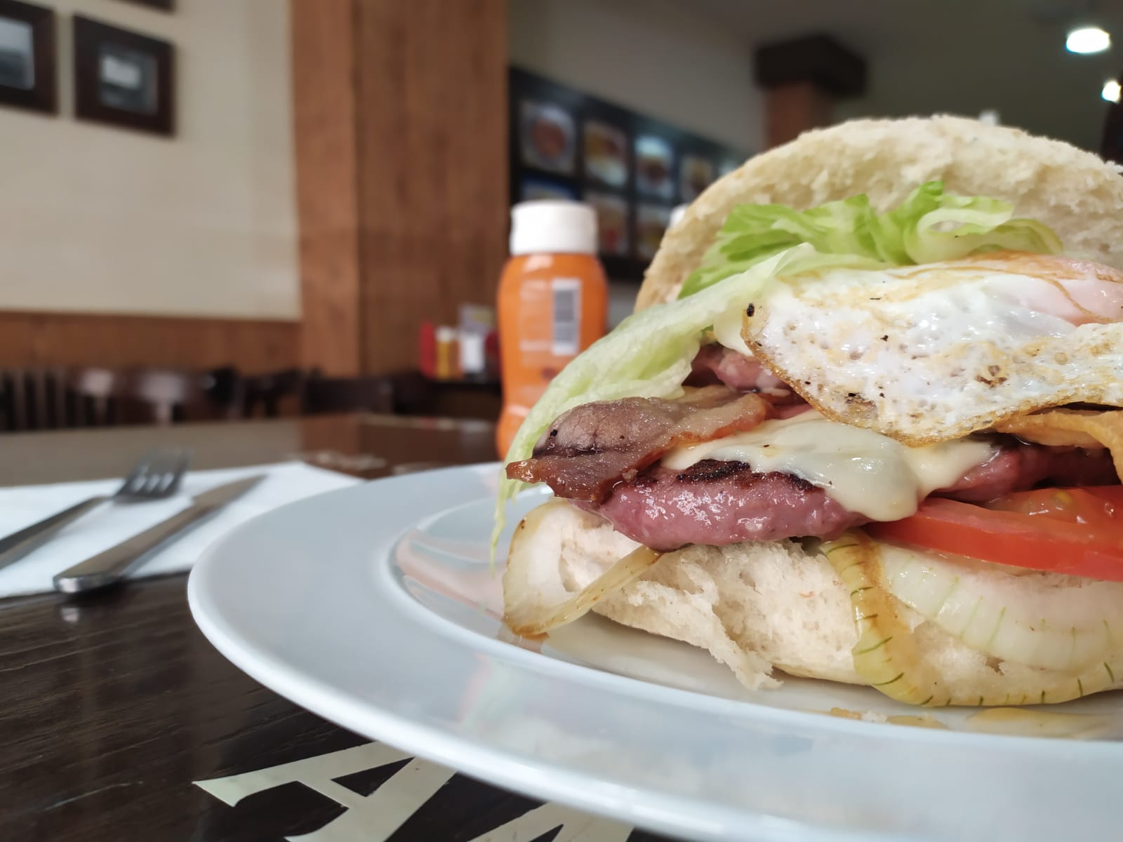 Fotos: Isla Gorgona, gran variedad de hamburguesas en el centro de León