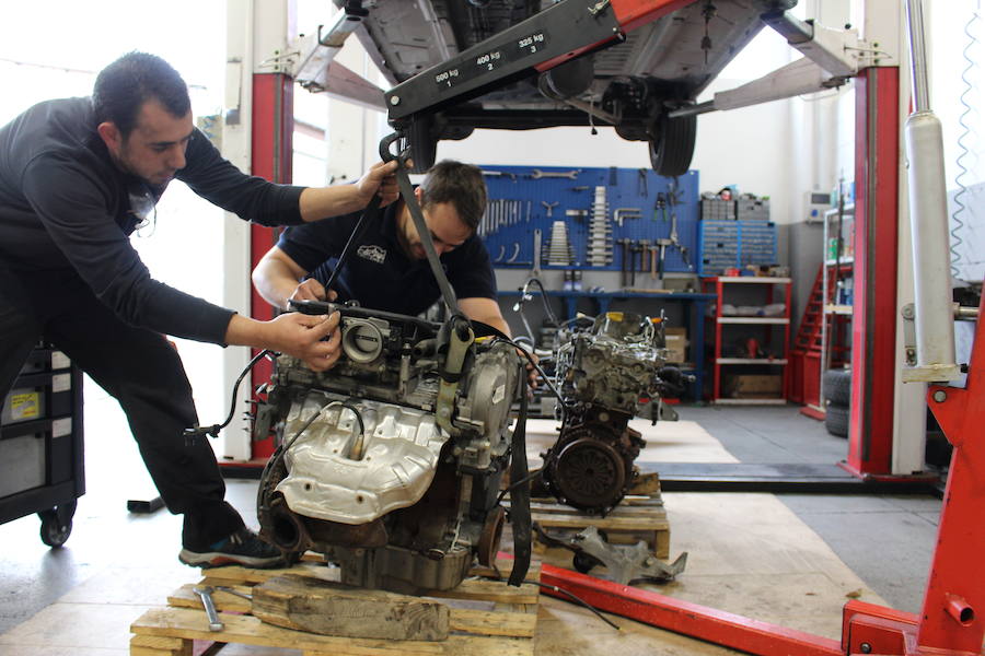 Talleres Cecar nace en 2018 con mucha ilusión y motivación con el fin de traer a León algo más que un taller. Su filosofía parte de la unión entre la tecnología del automóvil y su estética, siempre dentro de un gran grupo como es la red de talleres CGA.
