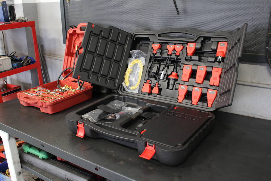 Talleres Cecar nace en 2018 con mucha ilusión y motivación con el fin de traer a León algo más que un taller. Su filosofía parte de la unión entre la tecnología del automóvil y su estética, siempre dentro de un gran grupo como es la red de talleres CGA.