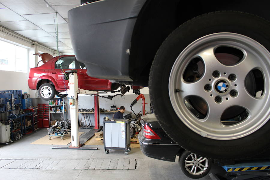Talleres Cecar nace en 2018 con mucha ilusión y motivación con el fin de traer a León algo más que un taller. Su filosofía parte de la unión entre la tecnología del automóvil y su estética, siempre dentro de un gran grupo como es la red de talleres CGA.