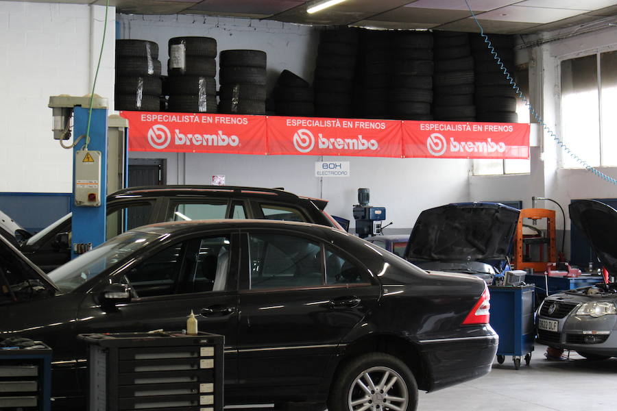 Talleres Cecar nace en 2018 con mucha ilusión y motivación con el fin de traer a León algo más que un taller. Su filosofía parte de la unión entre la tecnología del automóvil y su estética, siempre dentro de un gran grupo como es la red de talleres CGA.