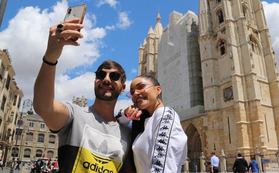 Los artistas Polo Nández y Sharlene Taule. 