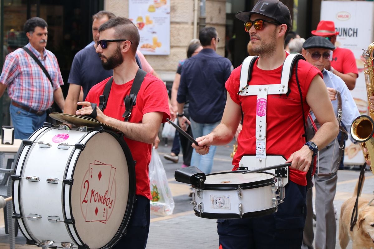 Fotos: Las peñas conquistan León a ritmo de charanga